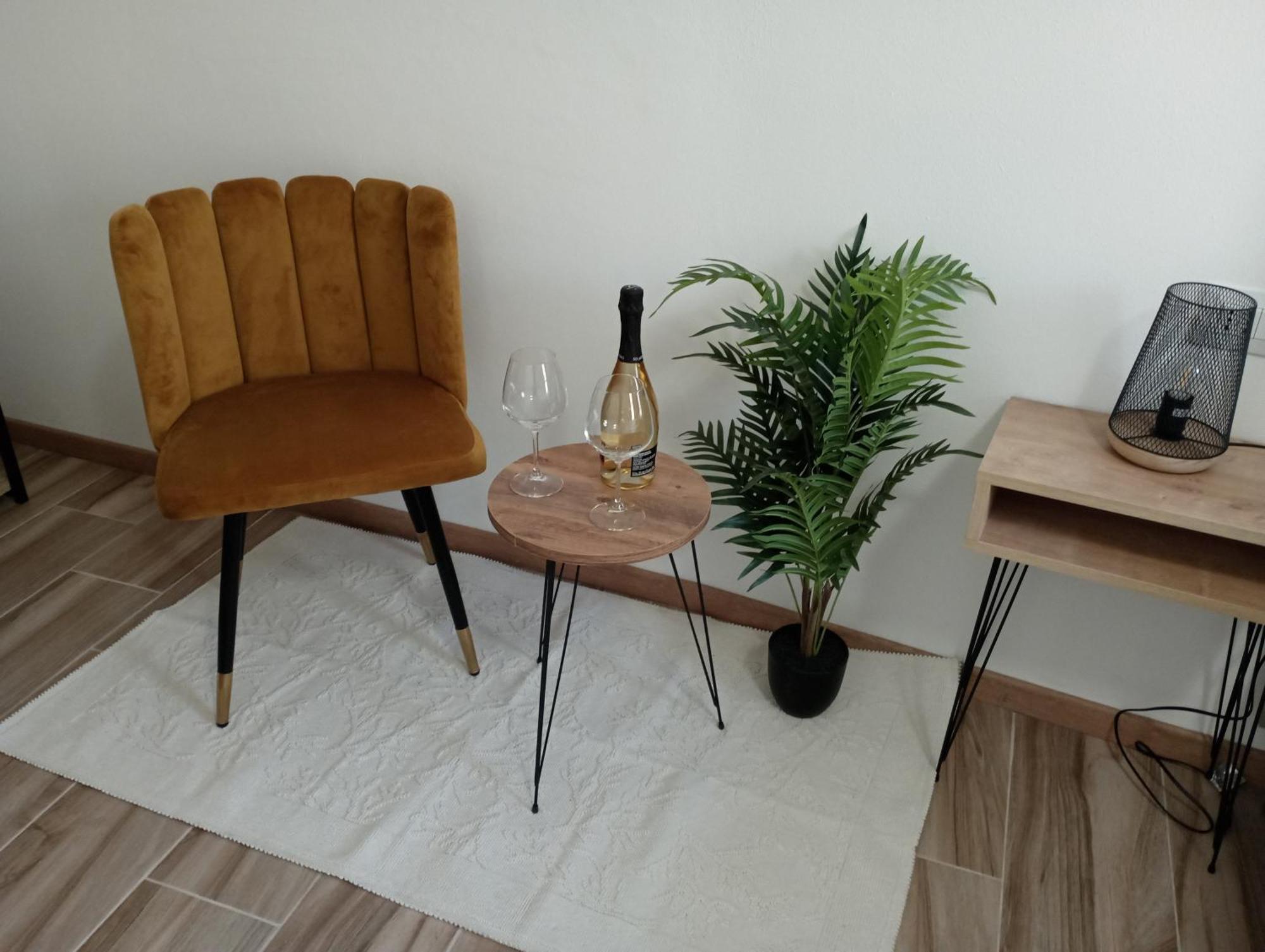 Niu Rooms Ористано Екстериор снимка