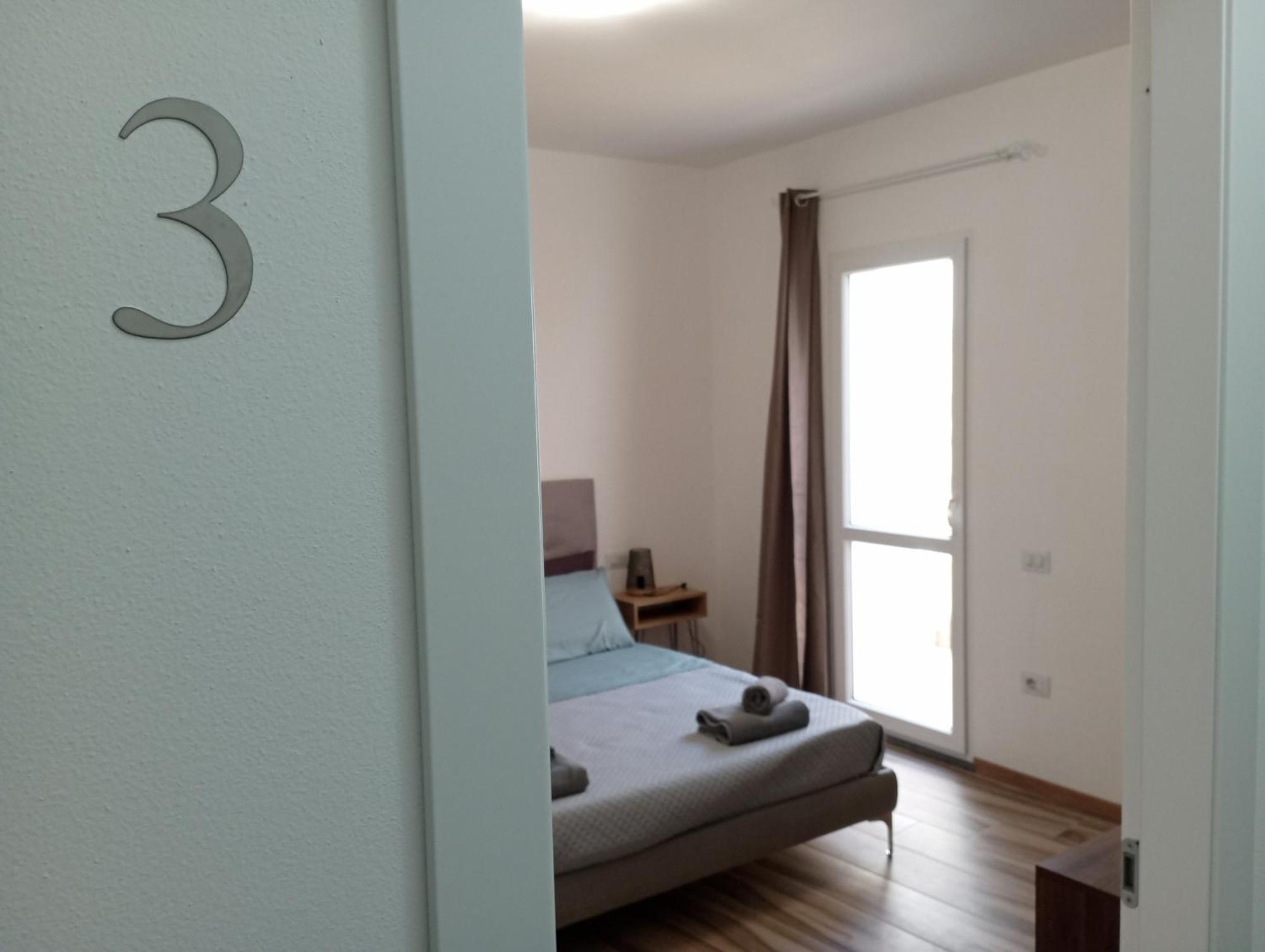 Niu Rooms Ористано Екстериор снимка