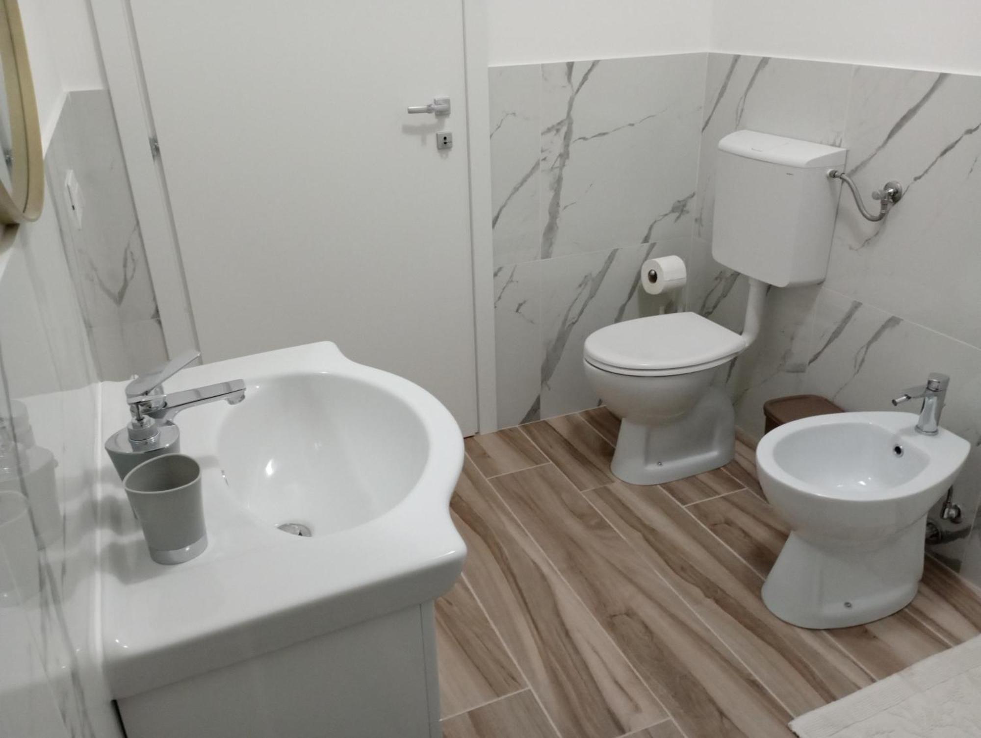 Niu Rooms Ористано Екстериор снимка