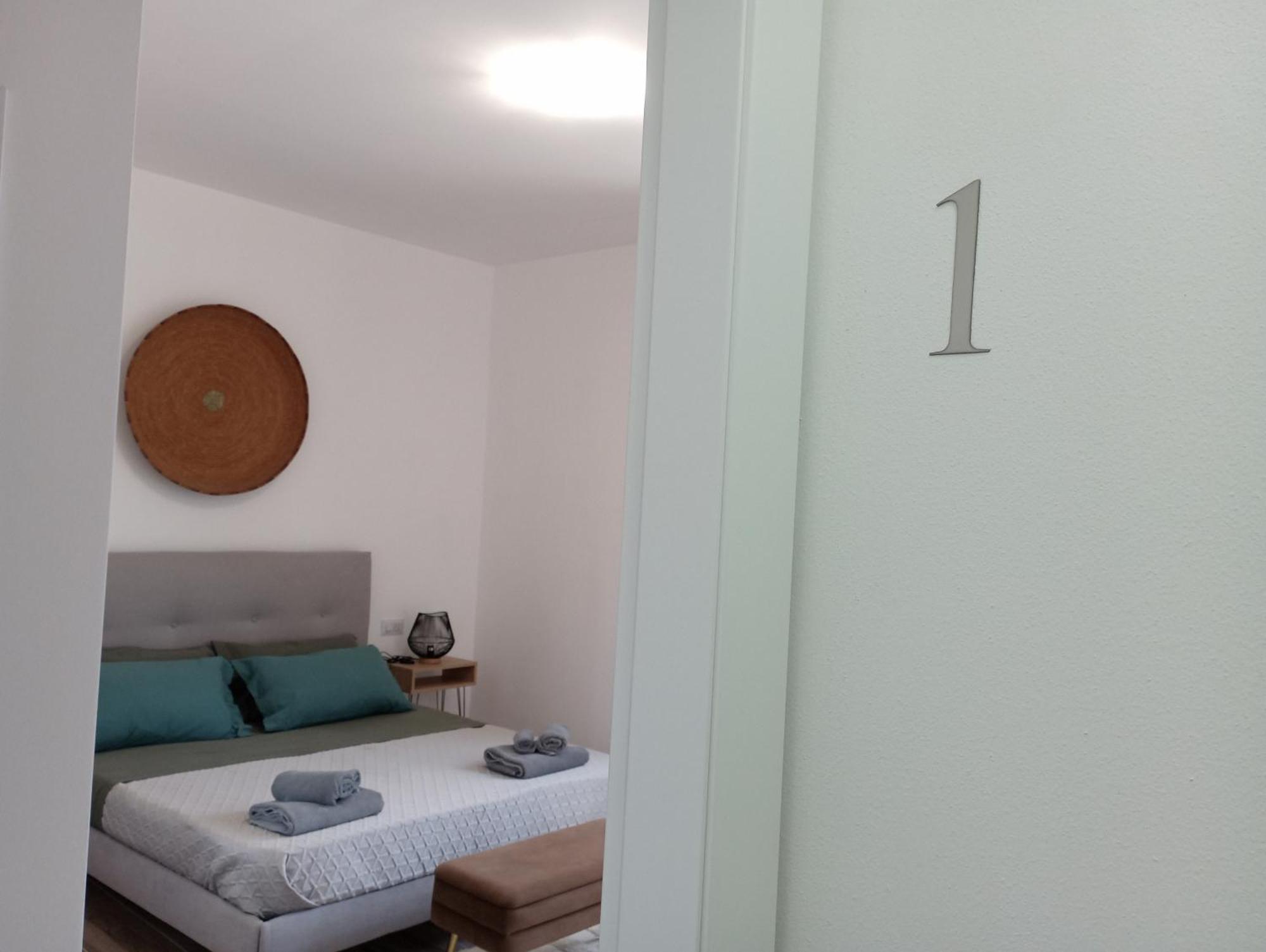 Niu Rooms Ористано Екстериор снимка